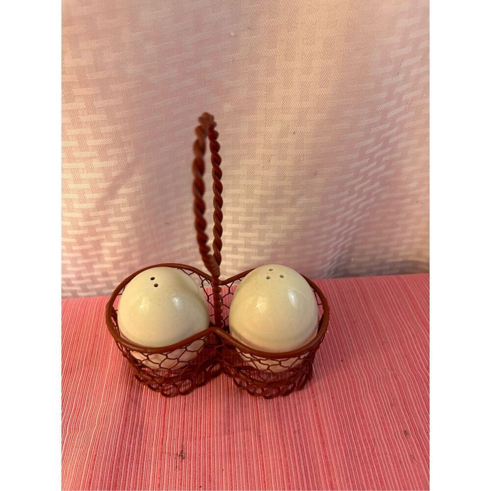 Cream Egg salt peppers shakers with cage mesh holder 5x8"‎ Farm Country design